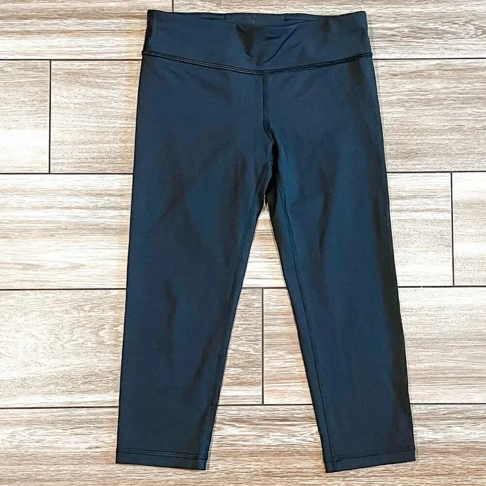 Ivivva by Lululemon Solid Black Summer Cropped Knee Length Leggings Size 10